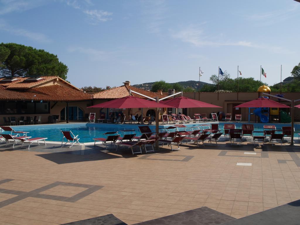 Club Esse Cala Bitta Hotel Baja Sardinia Esterno foto